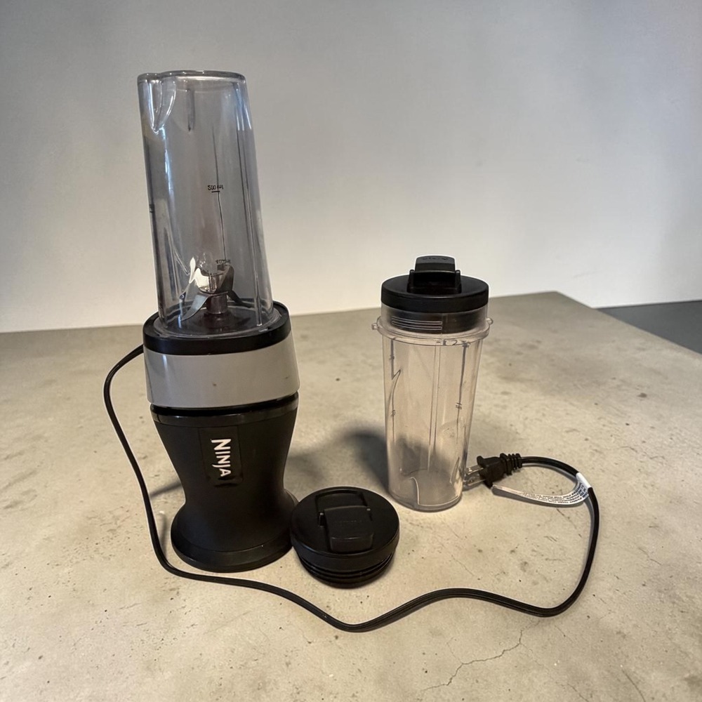 Nutri Ninja QB3000SS 30 Personal Blender 700W with Two 16oz Cups and Lids Black
